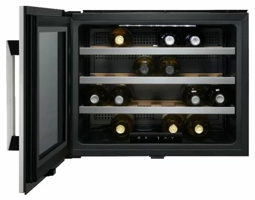 Винный шкаф встраиваемый Hansa FWC60461B (46 бутылок / 6 полок / высота - 82,5 см)-1