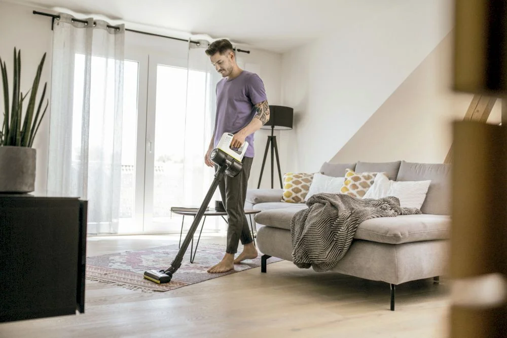 Пылесос вертикальный Karcher VC 4 Cordless myHome (140 Вт, контейнер 0,65л., аккумулятор Li-Ion, время работы до 30 мин./ белый)-1