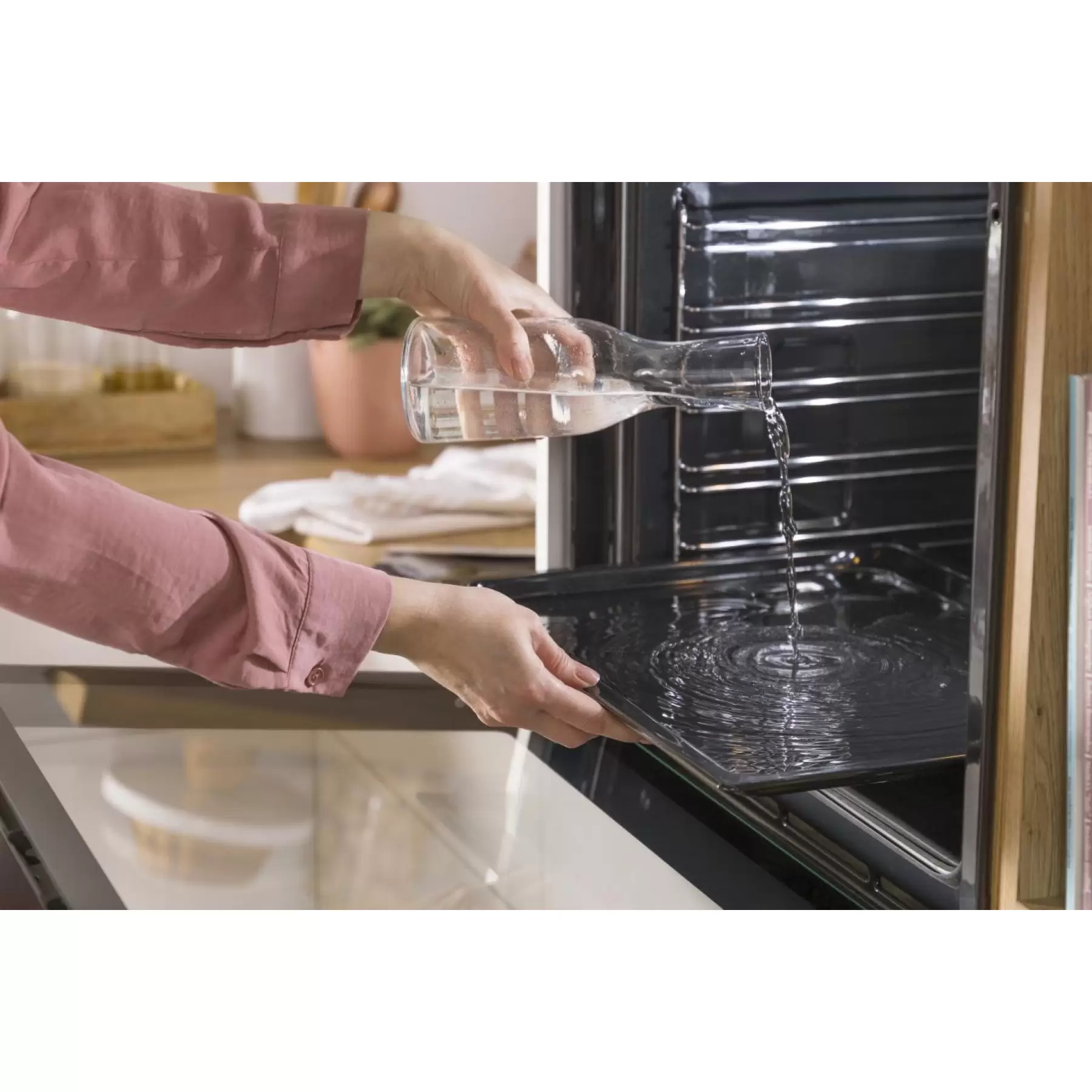 Духовой шкаф Gorenje BO6712E02XK (Essential / 84 л / до 300 °C / Нерж. + чёрное стекло / AquaClean / съемные направляющие / А)-4