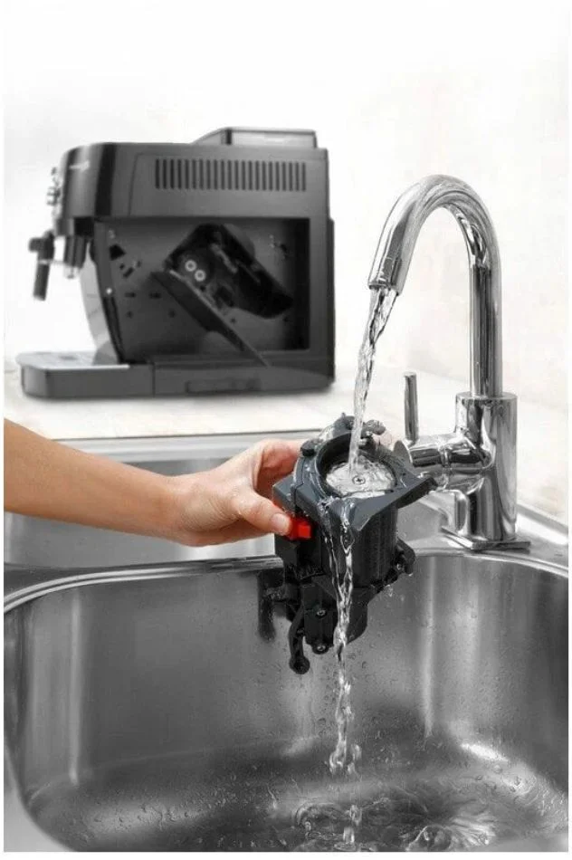 Кофемашина DeLonghi Magnifica Start ECAM22.112.B (кофе зерновой, молотый/ 1450 Вт/ 1.8 л/ капучинатор/ 2 напитка)-6