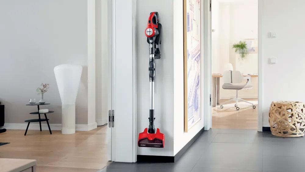 Пылесос Bosch BBS711ANM ProAnimal (вертикальный, контейнер 0,3л, аккумулятор Li-Ion, красный)