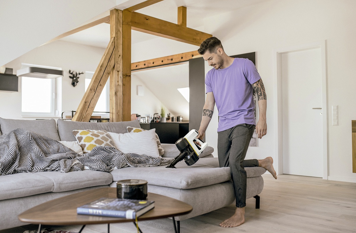 Пылесос вертикальный Karcher VC 4 Cordless myHome (140 Вт, контейнер 0,65л., аккумулятор Li-Ion, время работы до 30 мин./ белый)