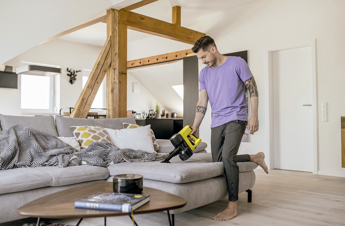 Пылесос вертикальный Karcher VC 4 Cordless myHome (140 Вт, контейнер 0,65л., аккумулятор Li-Ion, время работы до 20 мин.)