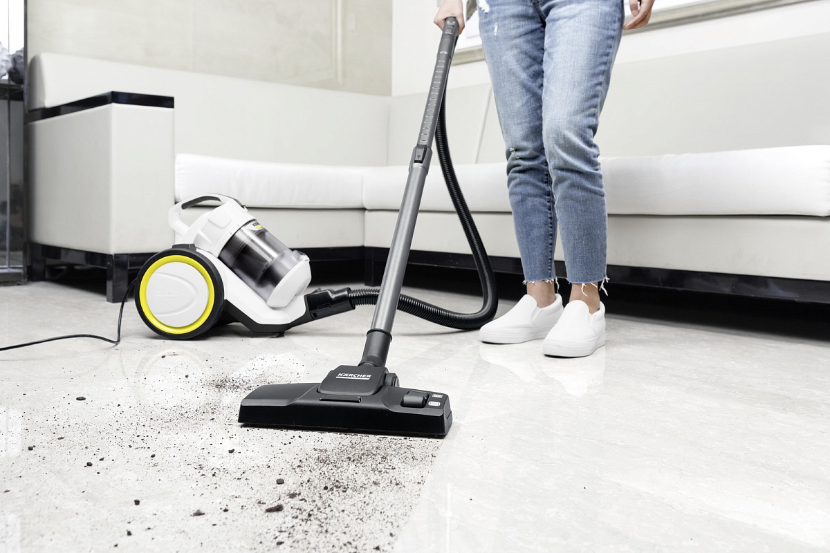 Пылесос Karcher VC 3 (700 Вт, контейнер 0,9 л, белый)