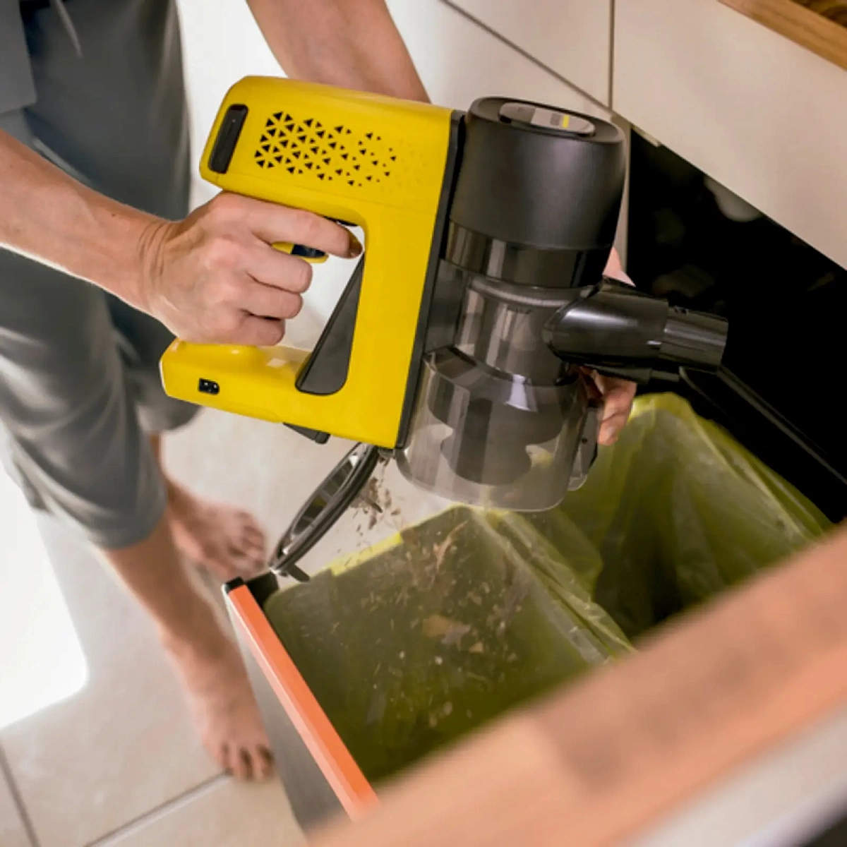 Пылесос вертикальный Karcher VC 4 Cordless myHome (140 Вт, контейнер 0,65л., аккумулятор Li-Ion, время работы до 20 мин.)