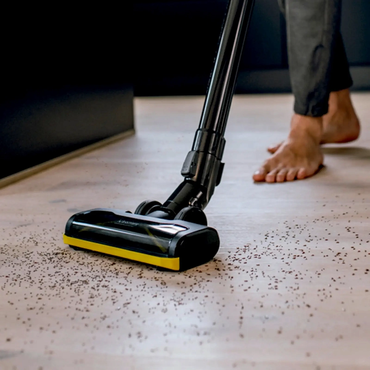 Пылесос вертикальный Karcher VC 4 Cordless myHome (140 Вт, контейнер 0,65л., аккумулятор Li-Ion, время работы до 20 мин.)